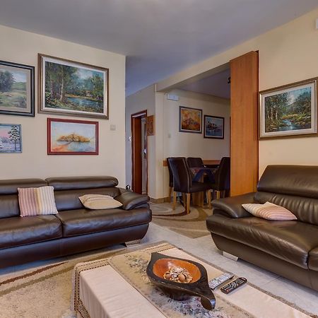 Apartments Varja Свети Стефан Екстериор снимка