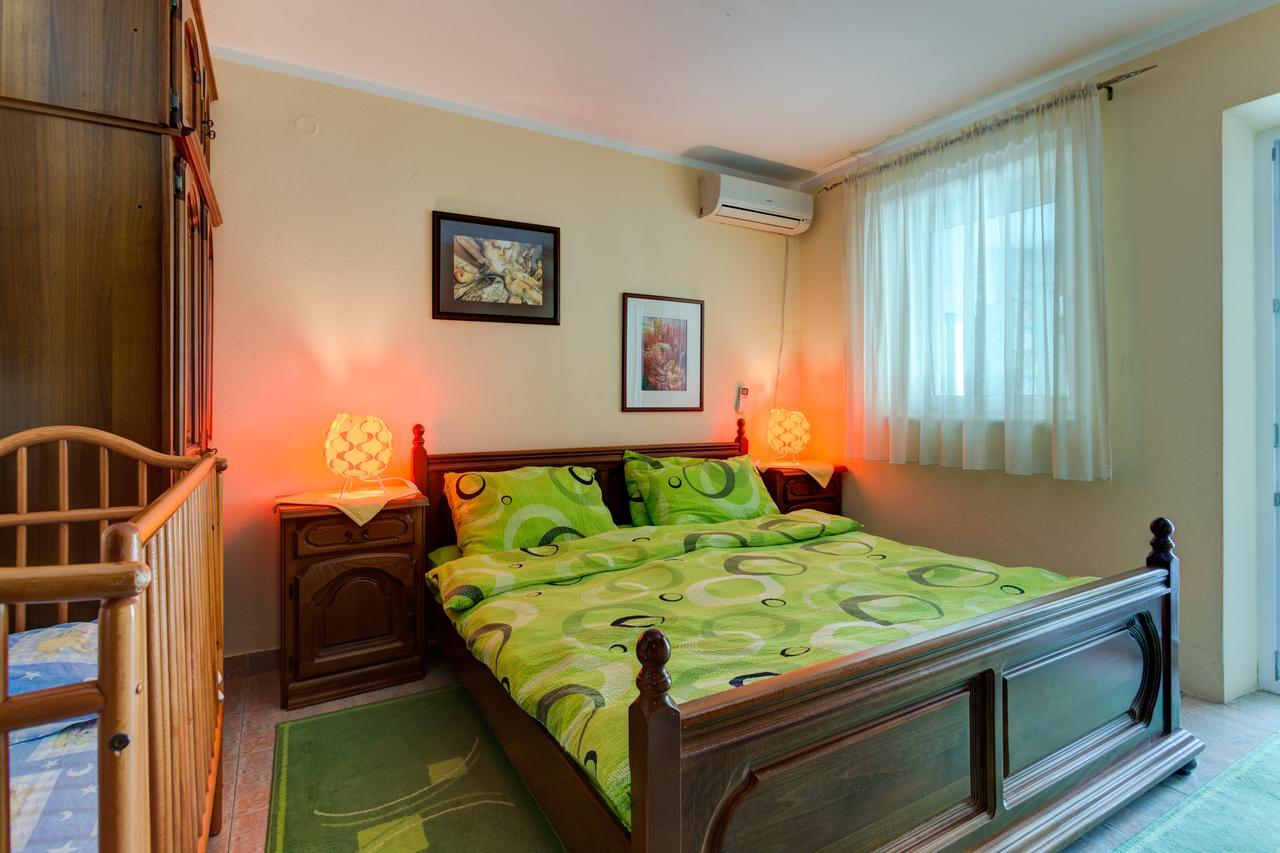 Apartments Varja Свети Стефан Екстериор снимка