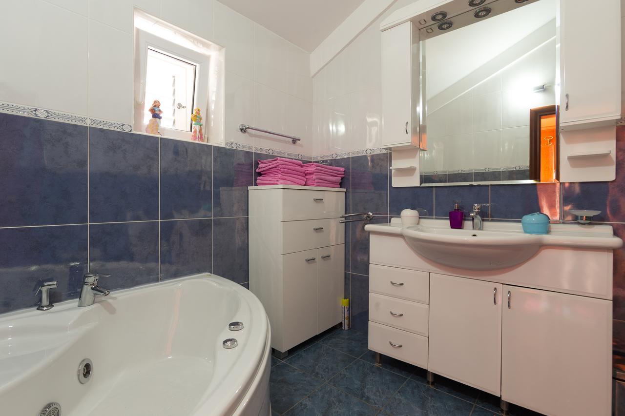 Apartments Varja Свети Стефан Екстериор снимка